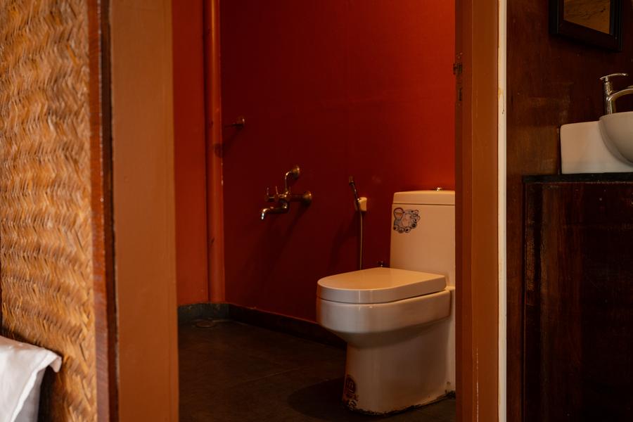 Canopy hut bathroom with terracotta walls